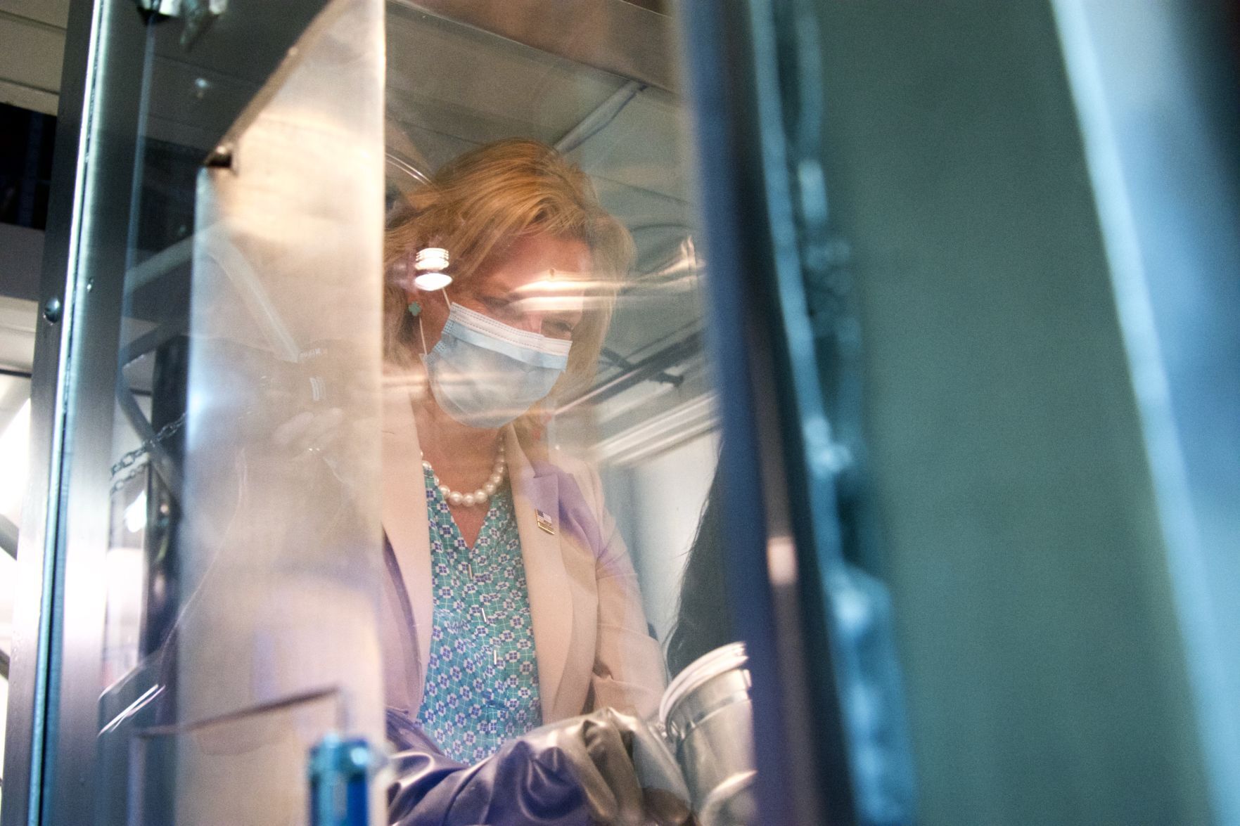 Lisa Gordon-Hagerty, Mock Glovebox, Museum